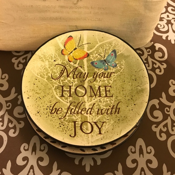 BEAUTIFUL SET OF SMALL DECORATIVE PLATES - Picture 2 of 3